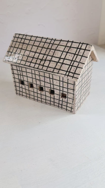 Barn Garlic Keeper - MADE TO ORDER